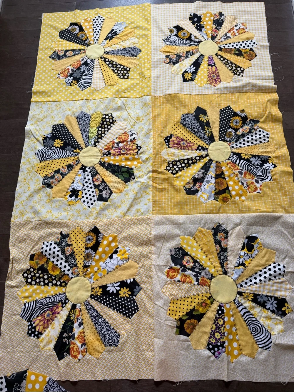Dresden Plate Quilt Top 60” X40” + 6 Blocks + 2 Unfinished +Fabric Appliquéd